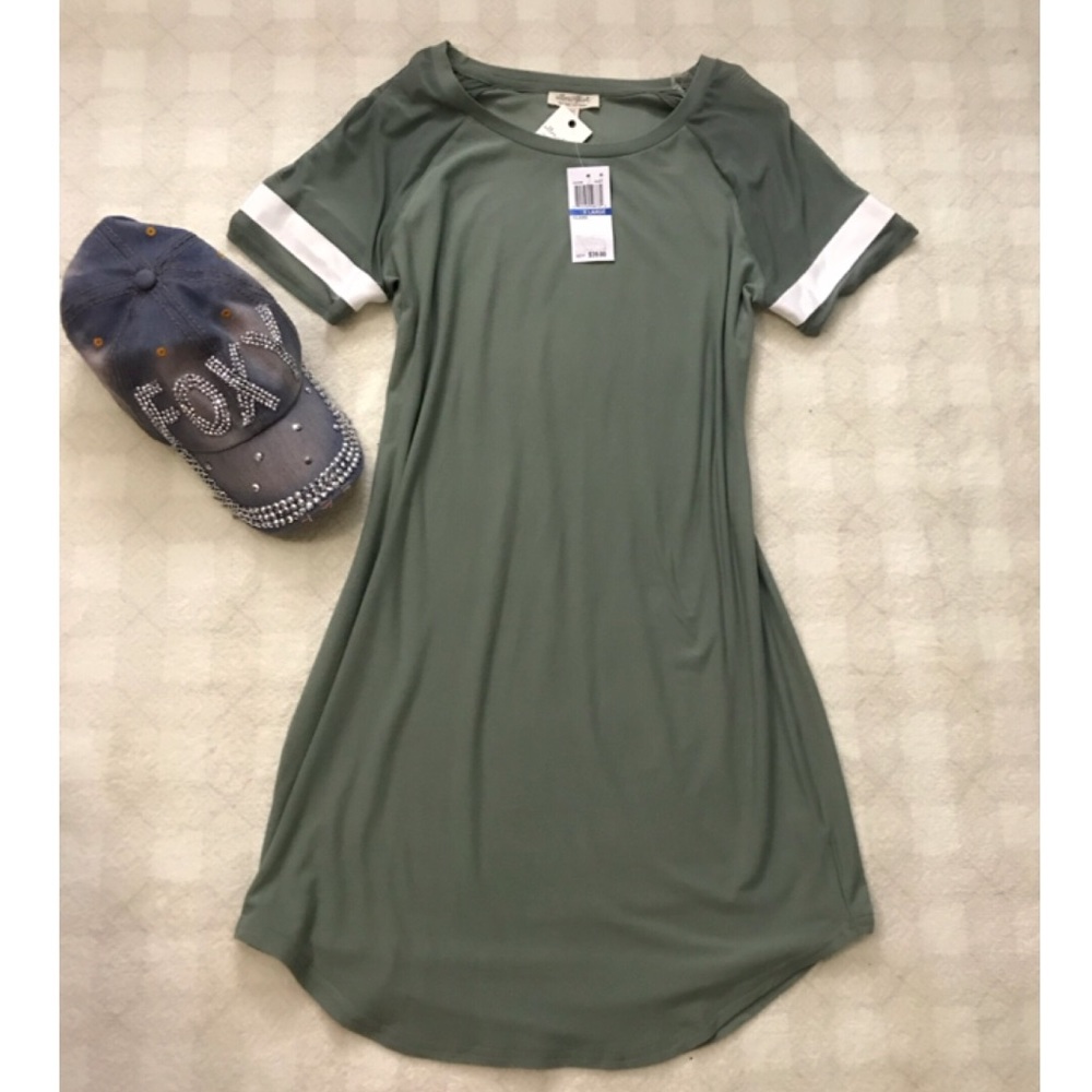 Green sporty shirt dress